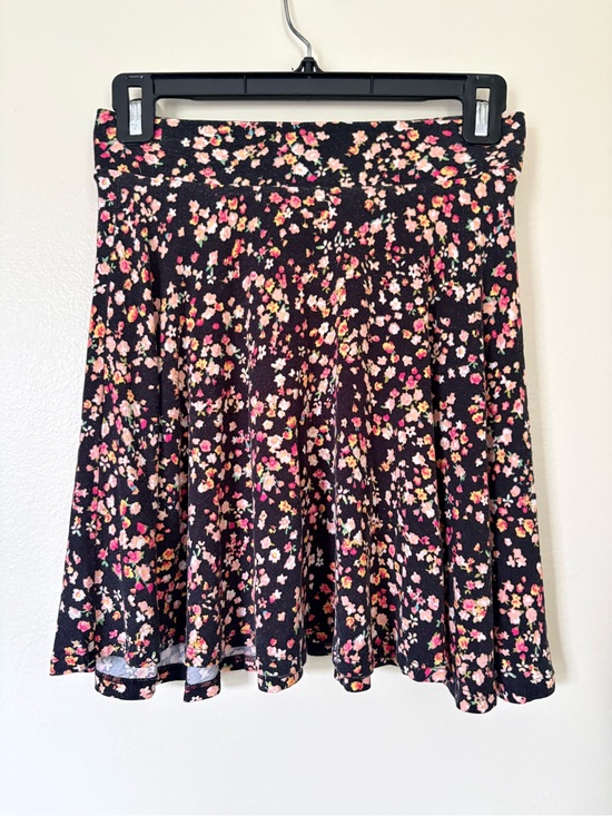 Decree Dresses & Skirts - Decree Black Floral Circle Skirt Size Small